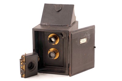 Lot 7 - An Early Ross Portable Divided Camera, circa 1892.