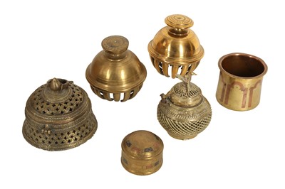 Lot 289 - A MISCELLANEOUS GROUP OF INDIAN BRASS VESSELS