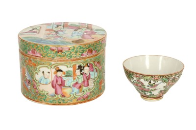 Lot 98 - A CHINESE 'FAMILLE ROSE' PORCELAIN LIDDED BOX AND SMALL CUP MADE FOR THE IRANIAN EXPORT MARKET