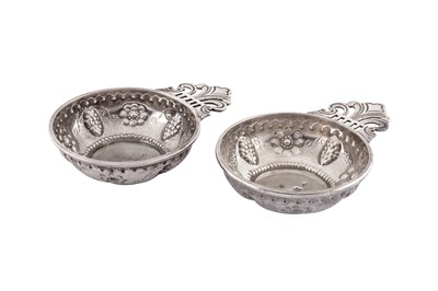 Lot 311 - A pair of late 20th century Argentinian silver side handled dishes, Buenos Aires circa 1980 by Juan Carlos Pallarols (b.1942)