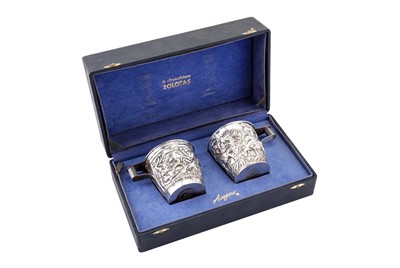 Lot 122 - A cased pair of late 20th century Greek silver replica Vaphio cups by Zolotas