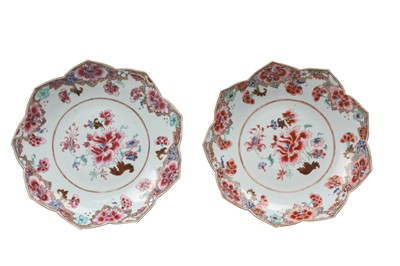 Lot 214 - A PAIR OF CHINESE EXPORT FOLIATE RIM DISHES
