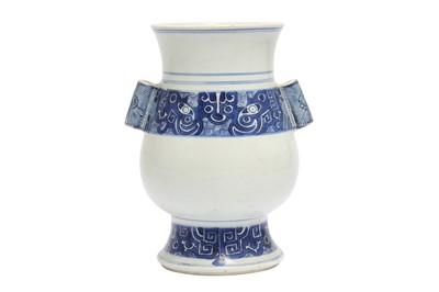 Lot 430 - A CHINESE BLUE AND WHITE ARCHAISTIC ARROW VASE.