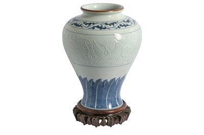 Lot 581 - A CHINESE BLUE AND WHITE BALUSTER VASE.