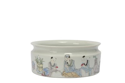 Lot 594 - A CHINESE FAMILLE ROSE 'SCHOLAR AND STUDENTS' WASHER.