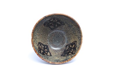 Lot 26 - A CHINESE JIZHOU 'PAPER-CUT' TEA BOWL.