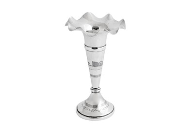Lot 304 - An early 20th century Iraqi silver posy vase, dated 1938, signed Omara, Zahroon