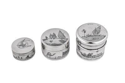 Lot 288 - A mid-20th century Iraqi silver and niello dressing table jar, circa 1940 signed Omara, Nahy