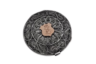 Lot 268 - A mid-20th century Iraqi silver, niello, filigree and gold mounted compact, Basra circa 1940