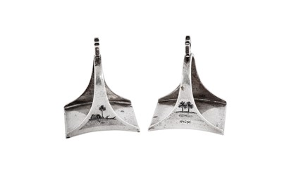 Lot 285 - A pair of early 20th century Iraqi silver and niello napkin rings, Basra circa 1920 signed Zahroon and Saleem