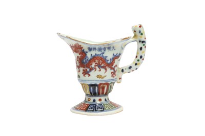 Lot 652 - A CHINESE WUCAI 'DRAGON AND PHOENIX' HELMET JUG.