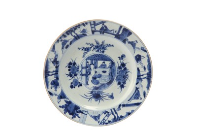 Lot 40 - A CHINESE BLUE AND WHITE 'SCHOLARS' DISH.
