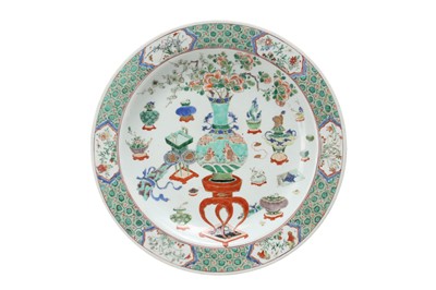 Lot 441 - A LARGE CHINESE FAMILLE VERTE 'TREASURES' DISH.