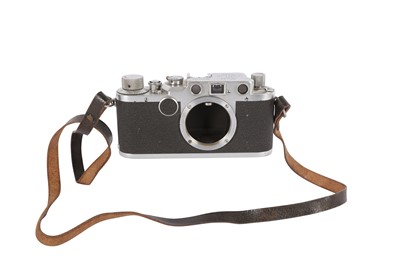Lot 106 - A Leica IIc Sharkskin Rangefinder Camera Body