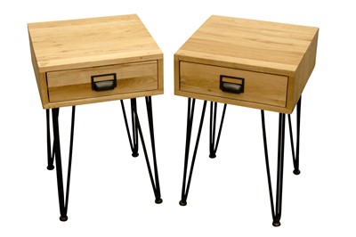 Lot 50 - A PAIR OF CONTEMPORARY 'FELIX' LIGHT OAK BEDSIDE TABLES, 21ST CENTURY