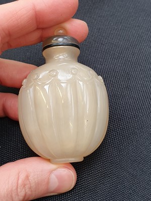 Lot 109 - TWO CHINESE AGATE SNUFF BOTTLES.