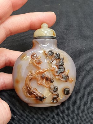 Lot 109 - TWO CHINESE AGATE SNUFF BOTTLES.