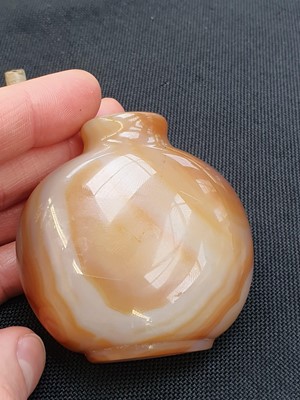 Lot 109 - TWO CHINESE AGATE SNUFF BOTTLES.