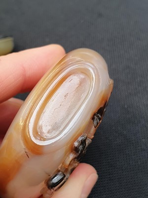 Lot 109 - TWO CHINESE AGATE SNUFF BOTTLES.