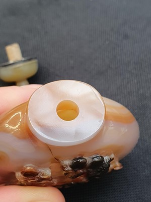 Lot 109 - TWO CHINESE AGATE SNUFF BOTTLES.