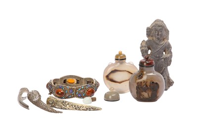 Lot 270 - A SMALL COLLECTION OF CHINESE ITEMS.