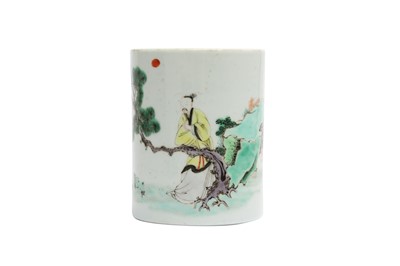 Lot 592 - A CHINESE FAMILLE VERTE BRUSH POT, BITONG.