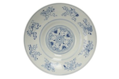 Lot 668 - A CHINESE BLUE AND WHITE 'PRECIOUS OBJECTS' BOWL.