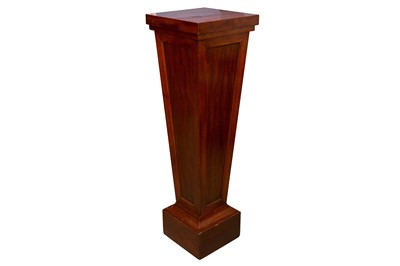 Lot 122 - AN EDWARDIAN MAHOGANY PEDESTAL