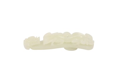 Lot 621 - A CHINESE WHITE JADE 'CHILONG' BELT HOOK.