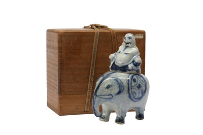 Lot 48 - A RARE CHINESE BLUE AND WHITE KOSOMETSUKE ELEPHANT-FORM INCENSE BURNER.