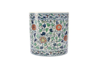 Lot 625 - A CHINESE DOUCAI 'BLOSSOMS' BRUSHPOT, BITONG.