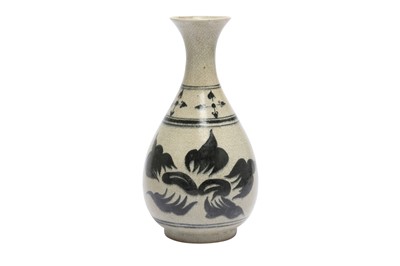 Lot 889 - A CHINESE BOTTLE VASE.