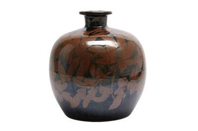 Lot 881 - A CHINESE CIZHOU 'LOTUS' JAR.