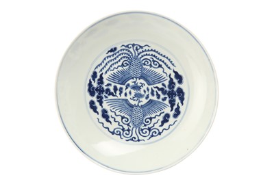 Lot 663 - A CHINESE BLUE AND WHITE 'PHOENIX' DISH.