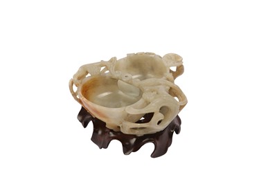 Lot 515 - A CHINESE PALE CELADON JADE 'DOUBLE GOURD' WASHER.