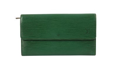 Lot 385 - LOUIS VUITTON GREEN EPI LONG WALLET