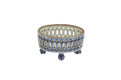 Lot 397 - A CHINESE BLUE AND WHITE RETICULATED TRAY.