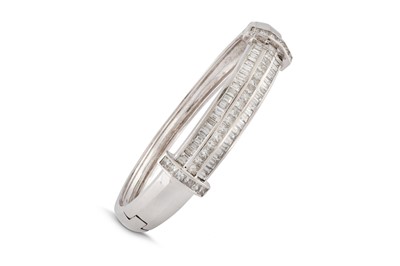 Lot 18 - A hinged diamond bangle
