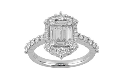Lot 175 - A diamond dress ring
