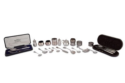 Lot 588 - A MIXED GROUP OF STERLING SILVER