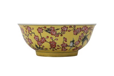 Lot 611 - A CHINESE FAMILLE ROSE 'MAGPIES AND PRUNUS' BOWL.