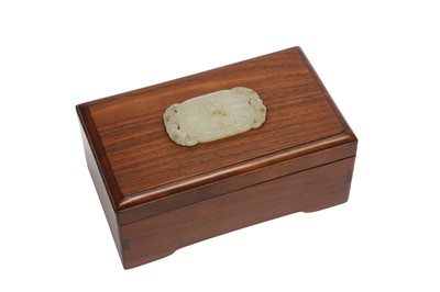 Lot 925 - A CHINESE JADE-INLAID HARDWOOD BOX AND COVER.