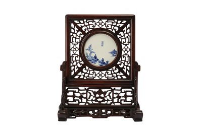 Lot 37 - A CHINESE BLUE AND WHITE ‘TAO YUANMING’ TABLE SCREEN.