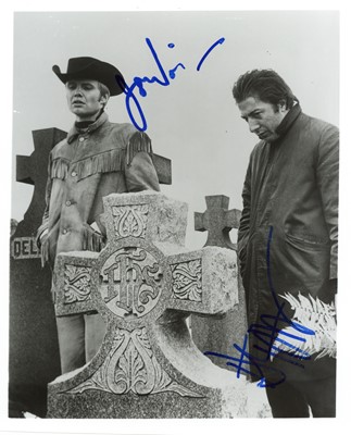 Lot 375 - Voight (Jon) & Dustin Hoffman