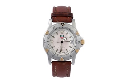 Lot 53 - TAG HEUER.