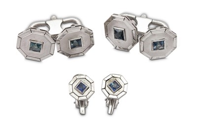Lot 102 - A sapphire dress set