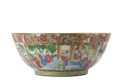 Lot 122 - A LARGE CHINESE FAMILLE ROSE CANTON PUNCHBOWL.
