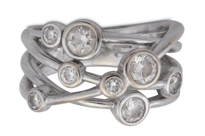 Lot 82 - A diamond dress ring