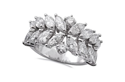 Lot 91 - A diamond dress ring