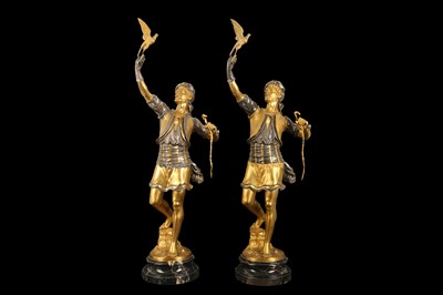 Lot 129 - AFTER MARCEL DEBUT (FRENCH, 1865-1933): A LARGE PAIR OF 20TH CENTURY GILT AND SILVERED BRONZE FIGURES OF FALCONERS